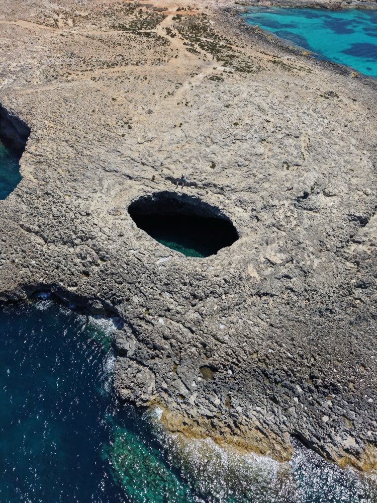 Costa rocosa de Malta vista desde el aire